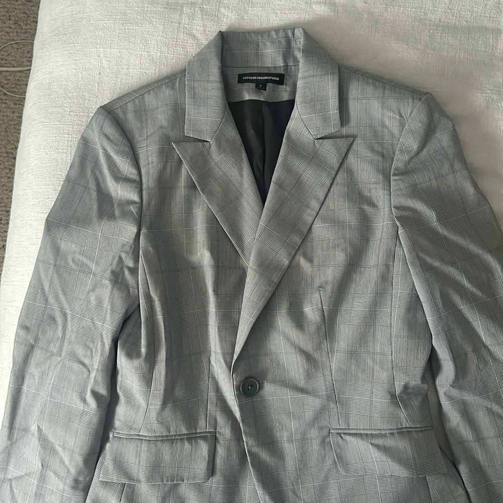 Checkered gray suit blazer